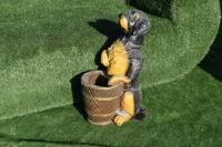 Садовая фигура "Ротвейлер с корзиной"