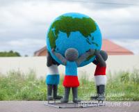 Топиари" Дети держат земной шар"