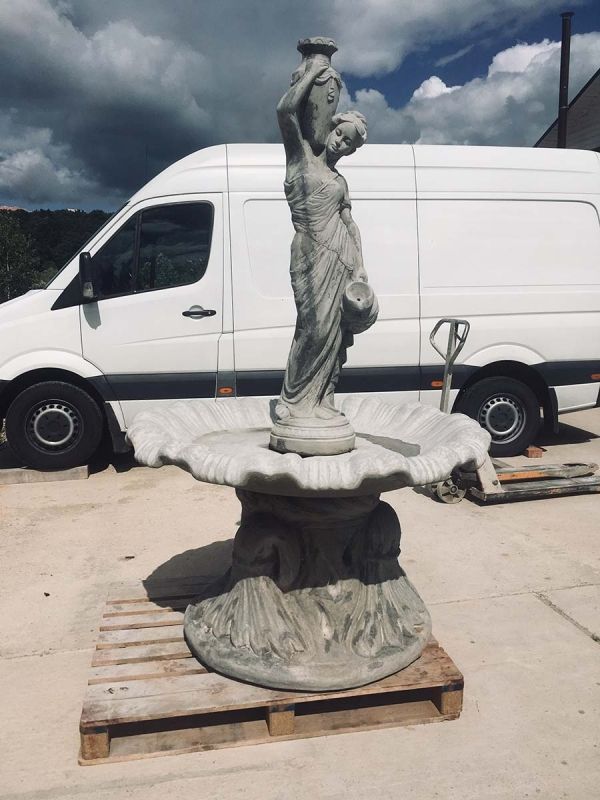 Фонтан  с гречанкой №219