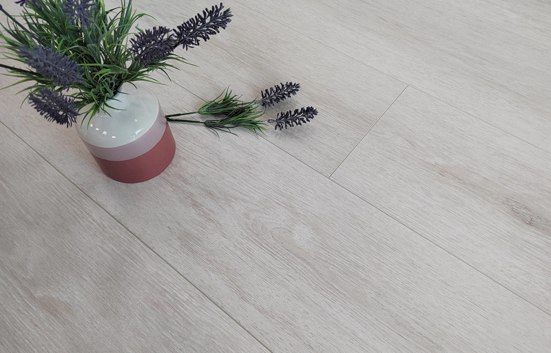 ЛАМИНАТ MSPC ДУБ КРЕМОВЫЙ