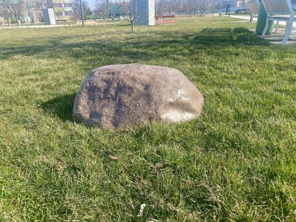 Камень на люк Валун D80