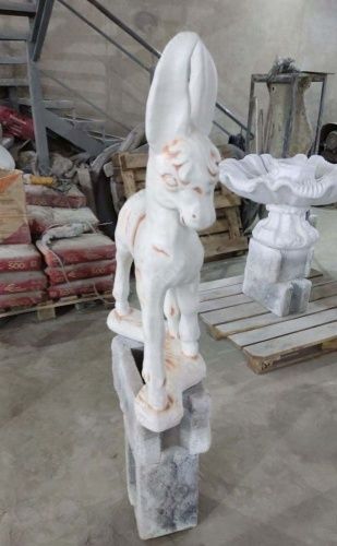 Ослик с корзинами