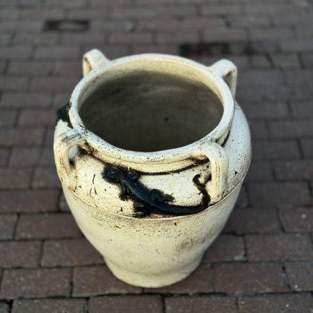 Котел большой с ручками и ящерицей