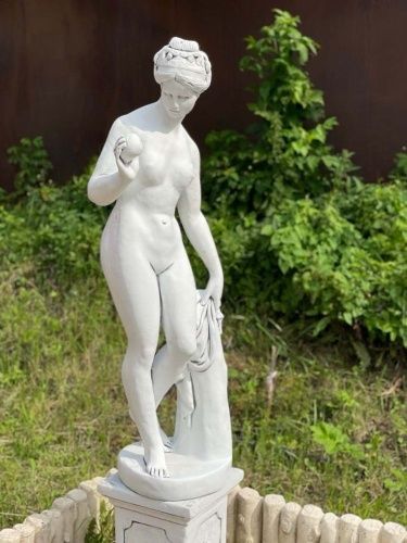 Скульптура Ева с яблоком 110