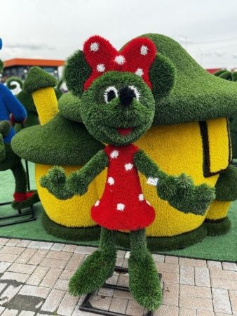 Топиар фигура Микки Маус девочка 