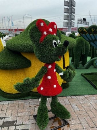Топиар фигура Микки Маус девочка 