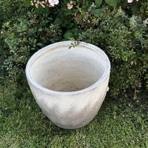 Дана с рельефом