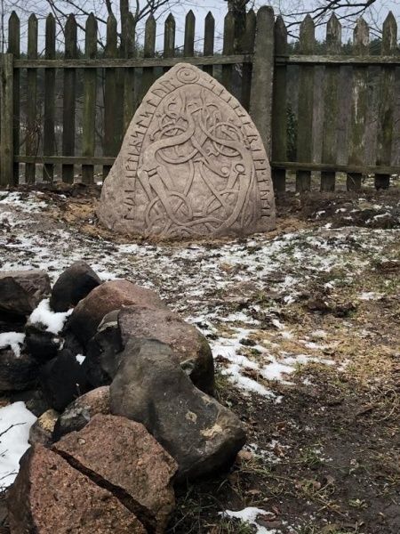 Камень на люк Глыба 208 Светло-коричневый