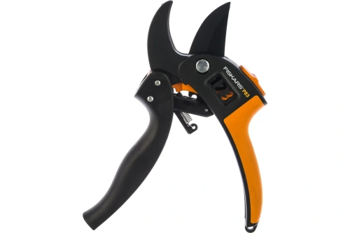 Fiskars Секатор контактный PowerStep с храповым механизмом (1000575)