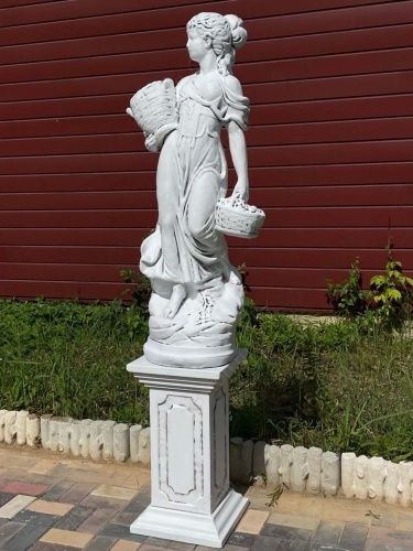 Скульптура "Девушка с корзинами" 117