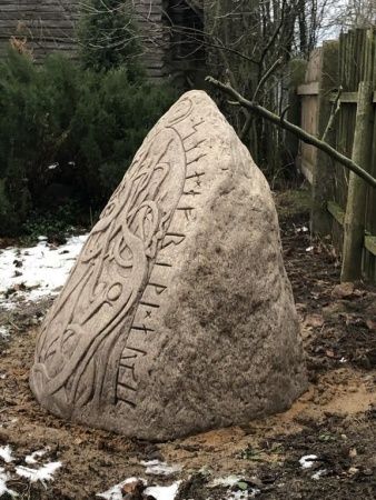 Камень на люк Глыба 208 Светло-коричневый