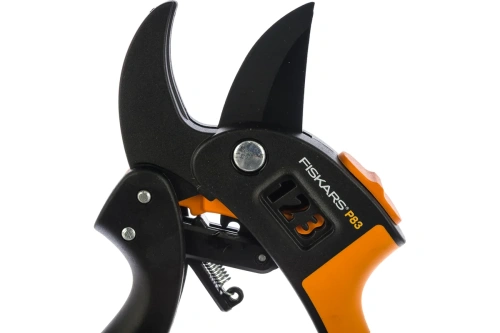 Fiskars Секатор контактный PowerStep с храповым механизмом (1000575)