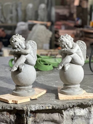 Скульптура Ангел на шаре , патина