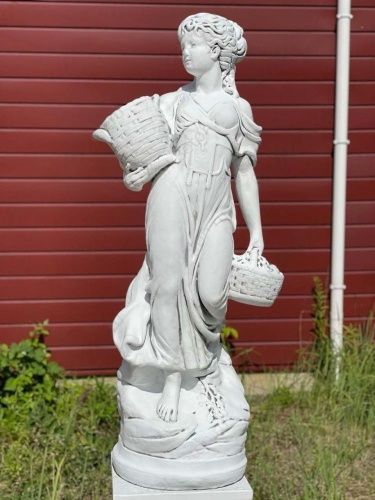 Скульптура "Девушка с корзинами" 117