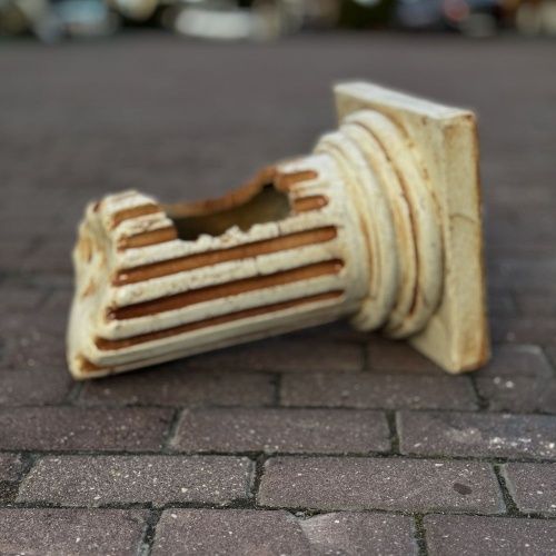 Колонна лежачая