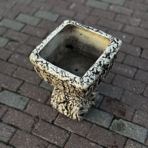 Кашпо на ножке "Каменная чаша"